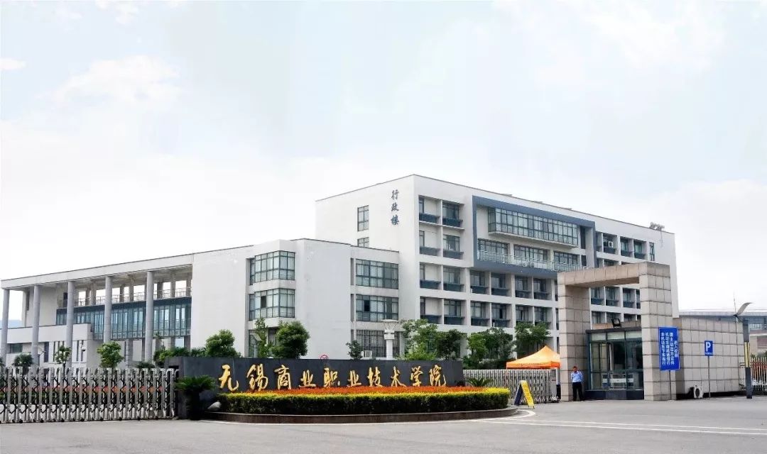 640SGFV2YP8.jpg