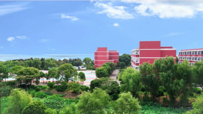 蘇州托普信息職業(yè)技術(shù)學(xué)院3.png