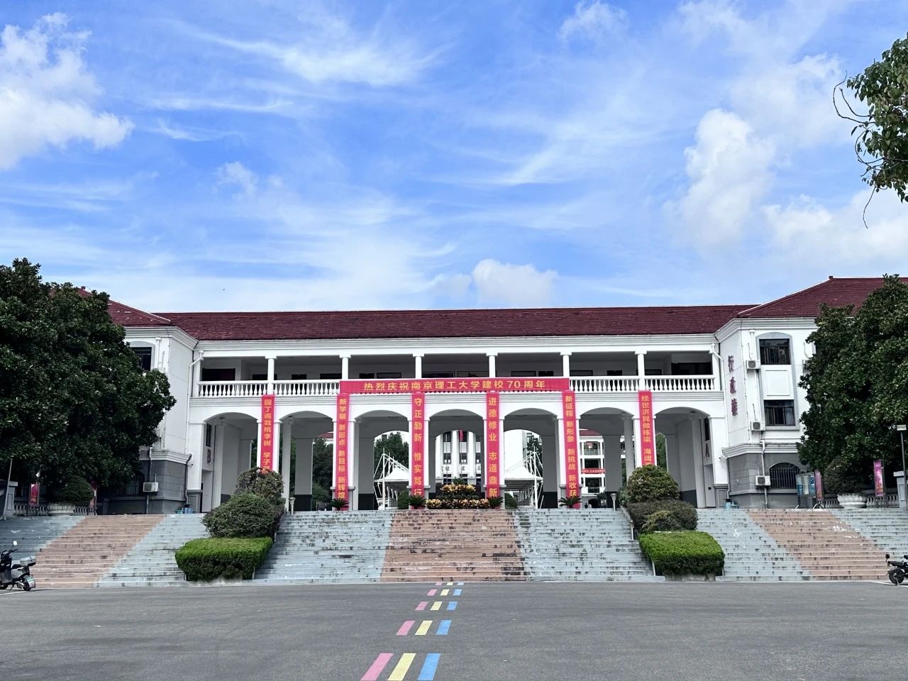 新東方封閉校區(qū)環(huán)境2.jpg