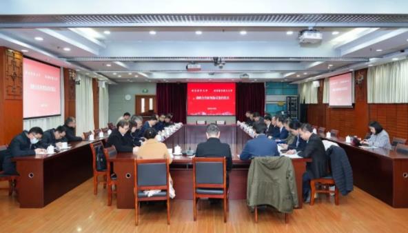南京醫(yī)科大學與南航簽約.jpg