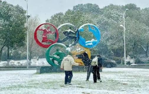 冬日雪舞，校園留痕！回憶無錫商業(yè)職業(yè)技術學院的那場雪！2.jpg