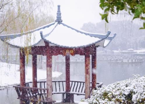 冬日雪舞，校園留痕！回憶無錫商業(yè)職業(yè)技術學院的那場雪！5.jpg
