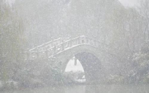 冬日雪舞，校園留痕！回憶無錫商業(yè)職業(yè)技術學院的那場雪！7.jpg