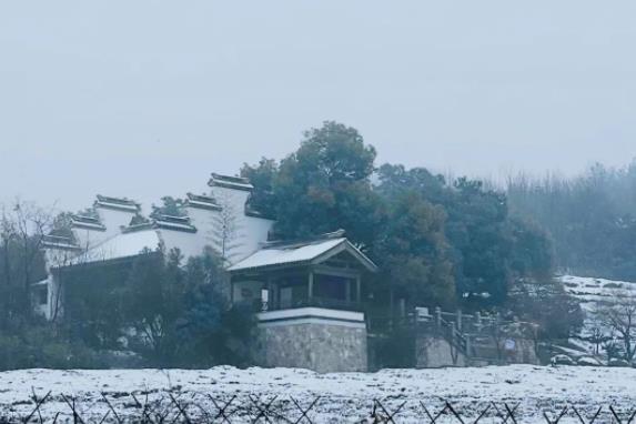 冬日雪舞，校園留痕！回憶無錫商業(yè)職業(yè)技術學院的那場雪！13.jpg