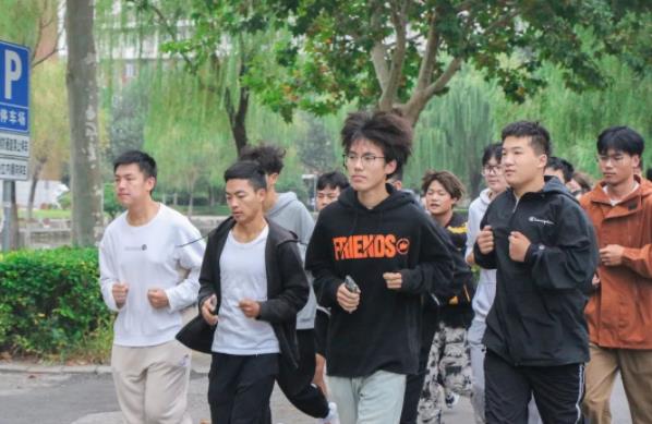 “云”做大學(xué)生，提前體驗(yàn)?zāi)翔F院的校園生活2.jpg