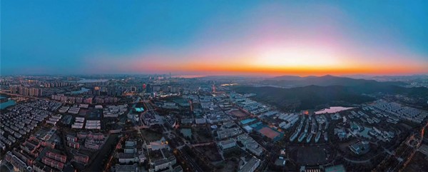 看！蘇州市職業(yè)大學(xué)好一抹晚霞！5_副本.jpg