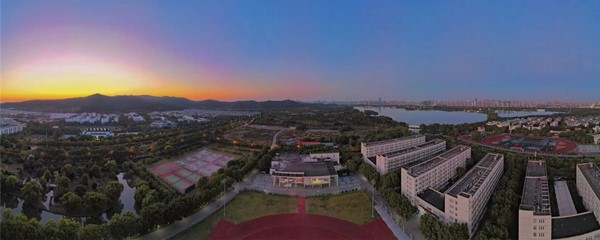 看！蘇州市職業(yè)大學(xué)好一抹晚霞！7_副本.jpg