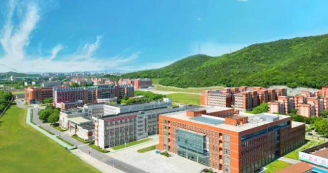 無錫太湖學院與南京航空航天大學無錫研究院 達成重點實驗室共建協(xié)議2.jpg