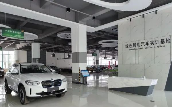 “商通天下 如你所'院'”_智能裝備與汽車工程學(xué)院專業(yè)零距離2.jpg