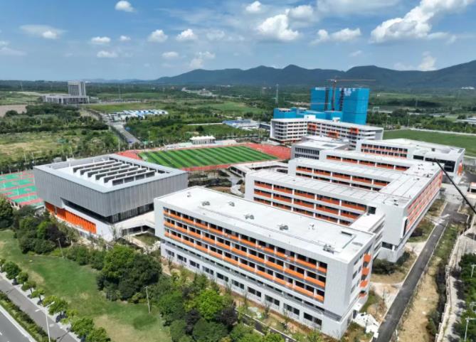 四星標(biāo)準(zhǔn)！南京這所新高中已完工！即將投用！.jpg