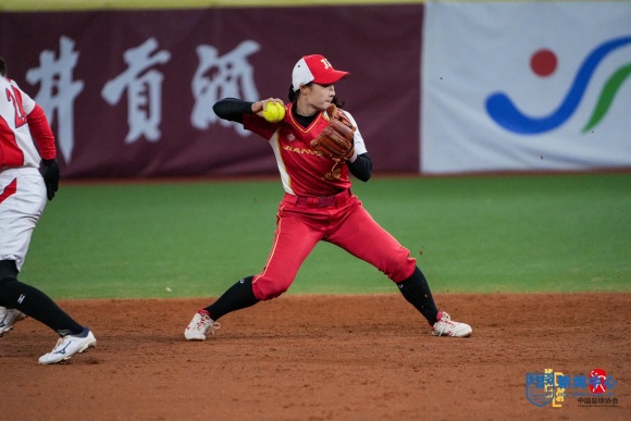 南工大江蘇女壘衛(wèi)冕中國壘球聯(lián)賽冠軍2_副本.jpg