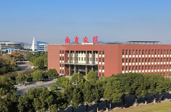 一鍵解鎖南京交通職業(yè)技術(shù)學(xué)院初冬“多巴胺”校園！.webp_副本.jpg