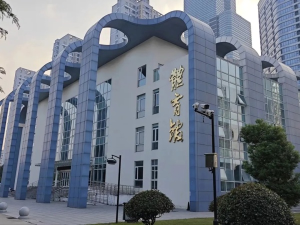 降溫了！快來看看江蘇工程職業(yè)技術(shù)學(xué)院的毛絨外套！23.webp_副本.jpg