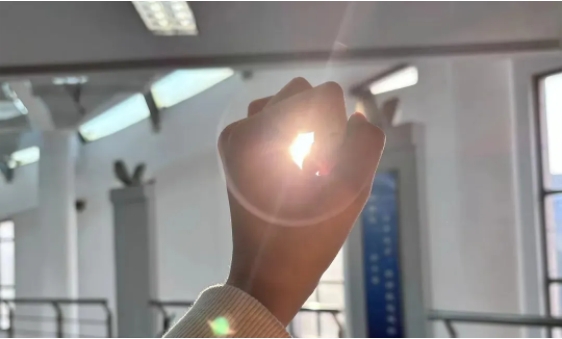 透過“縫隙”，看美好的蘇衛(wèi)校園生活！6.png