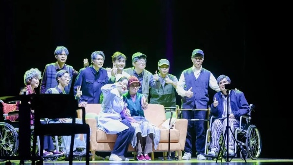 江蘇經(jīng)貿(mào)職業(yè)技術(shù)學(xué)院追夢路上，與“光”同行11_副本.jpg