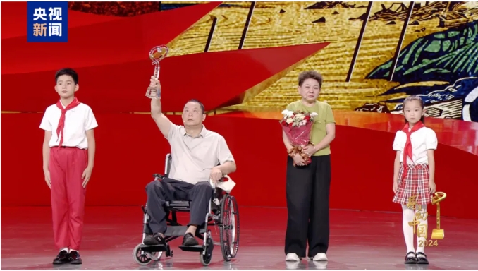 作文素材：感動中國2024年度人物揭曉，頒獎辭來了！8.png