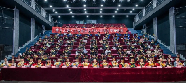 平均年薪破30萬(wàn)！這個(gè)最火專業(yè)，“天坑”還是“天選”？.png